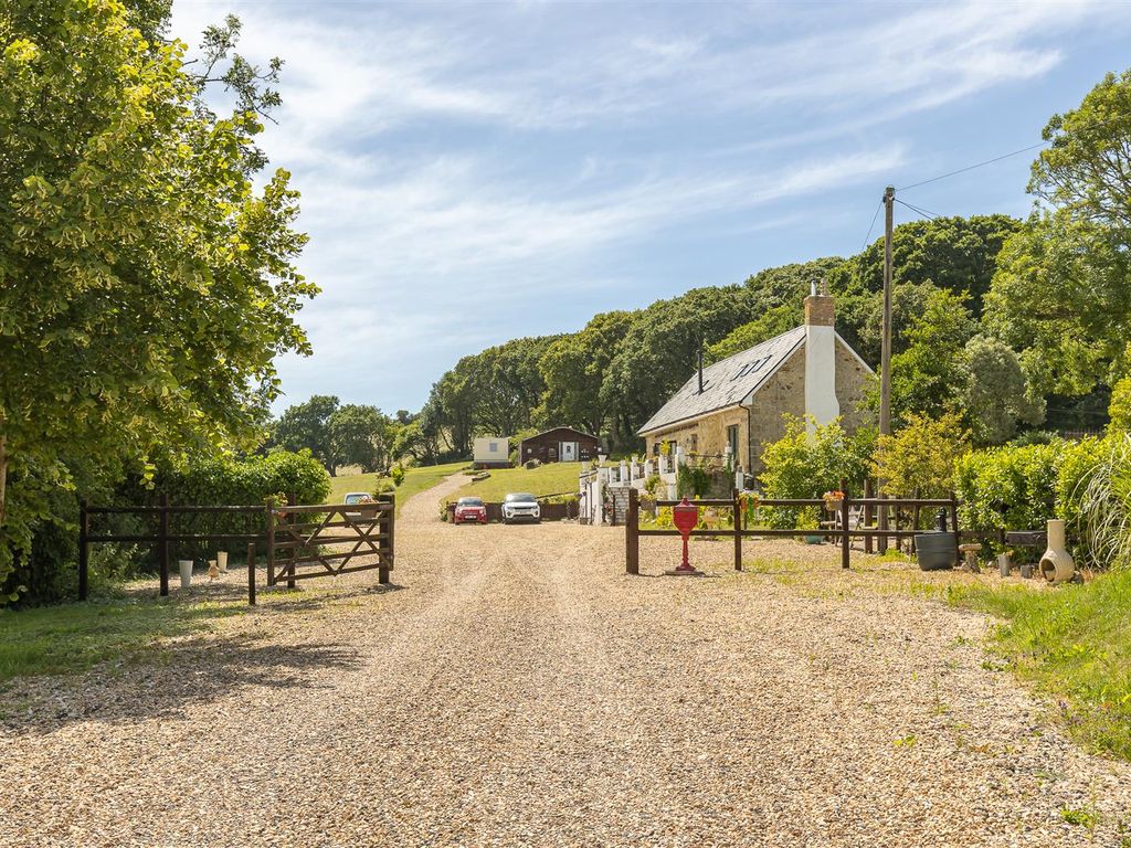 3 bed barn conversion for sale in Newport Road, Godshill, Ventnor PO38