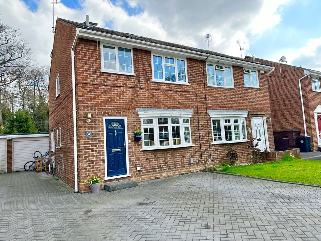 5 bed semidetached house for sale in Gresham Way, Frimley Green