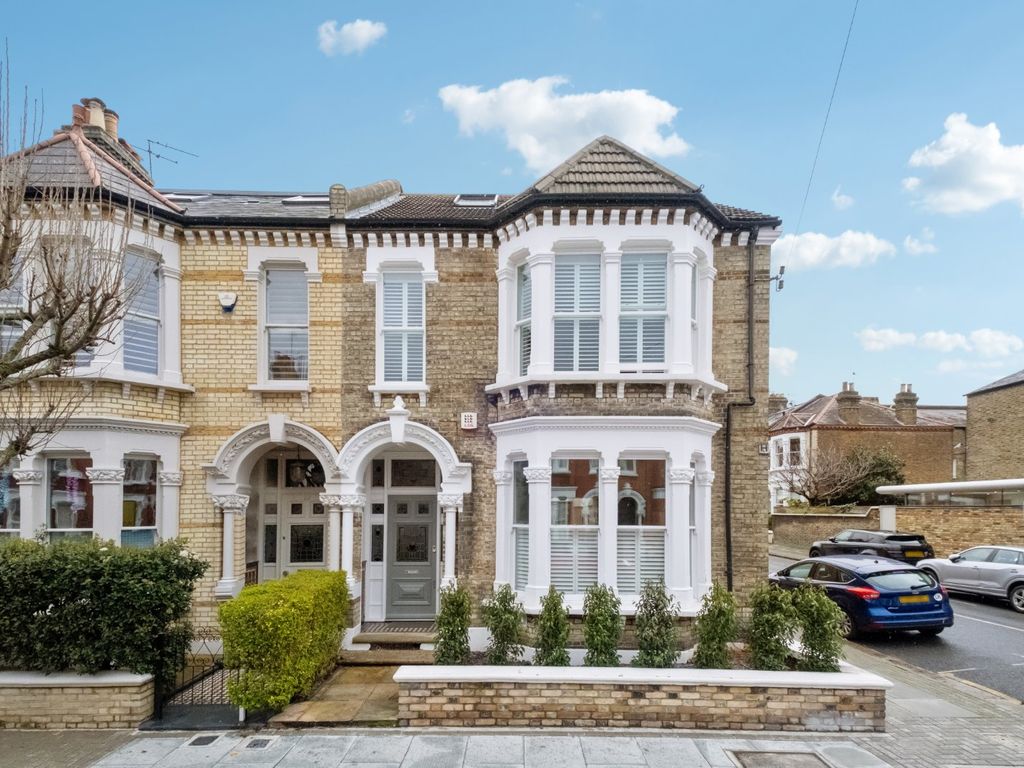 5 bed end terrace house for sale in Wroughton Road, London SW11, £