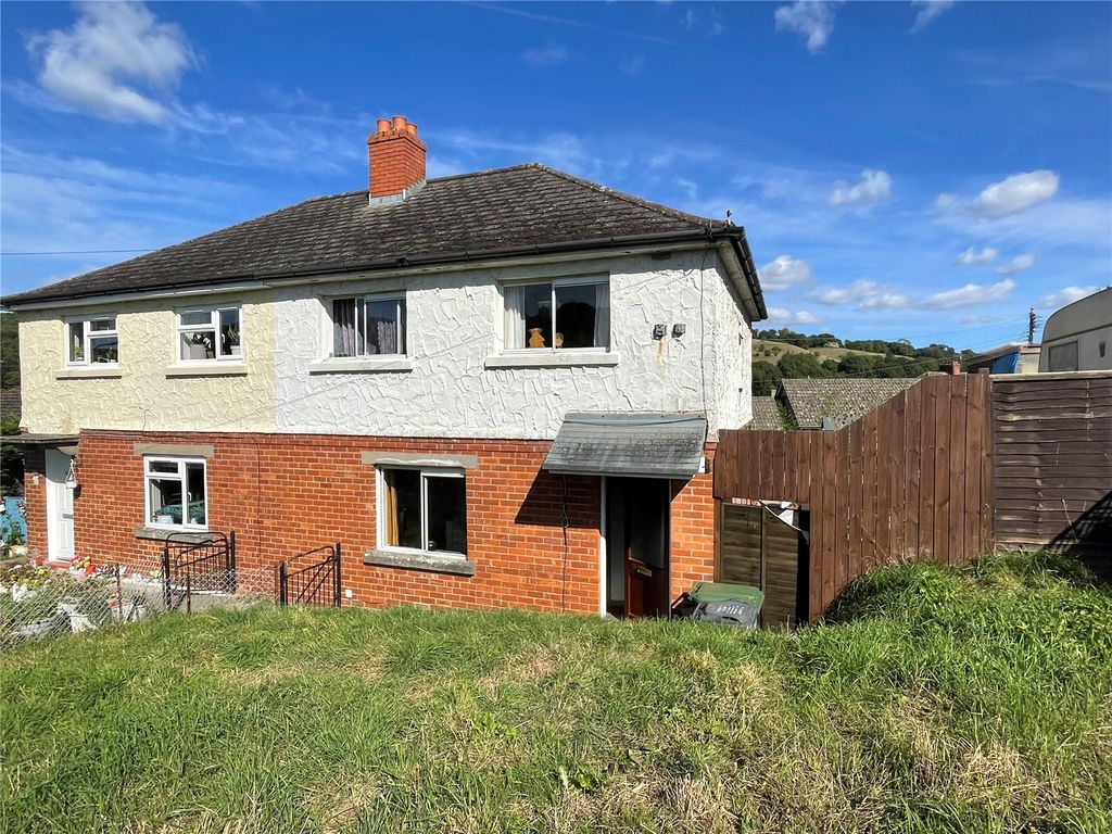 3 bed semidetached house for sale in Orchard Lane, Stroud