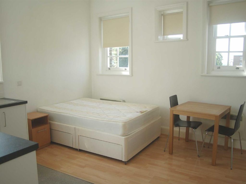 Studio to rent in Finchley Road, London NW3, £1,192 pcm Zoopla