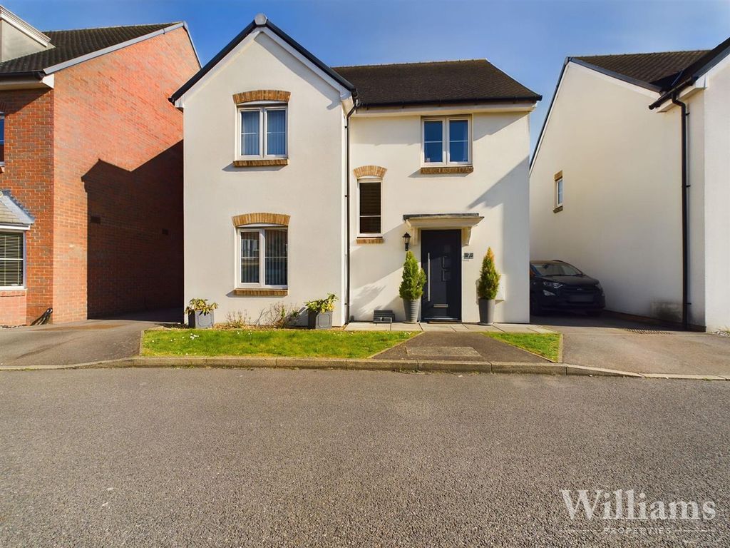 4 bed detached house for sale in Colney Road, Berryfields, Aylesbury