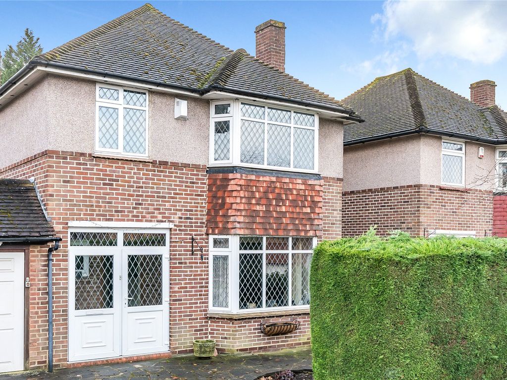 3 bed detached house for sale in Cheyne Close, Bromley BR2, £650,000