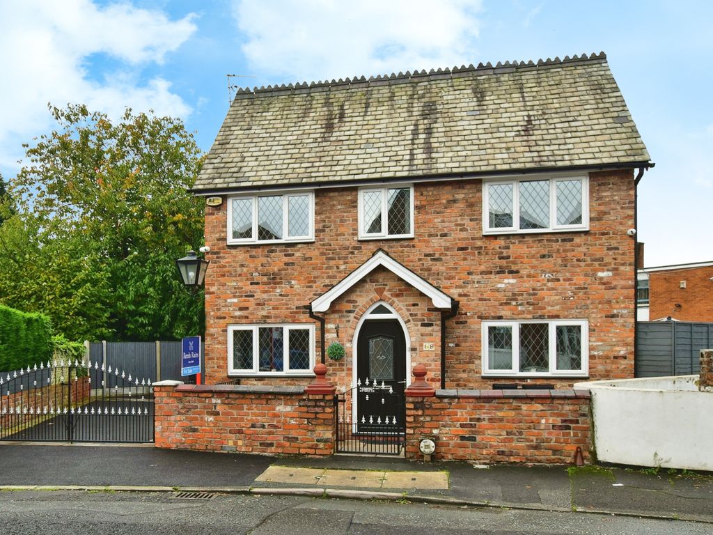 3 bed detached house for sale in Bramhall Moor Lane, Hazel Grove