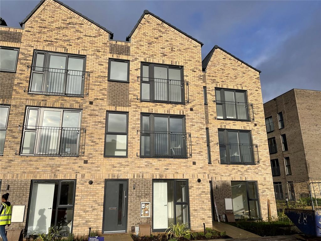 3 bed terraced house to rent in Emmeline Pankhurst Drive, Stretford