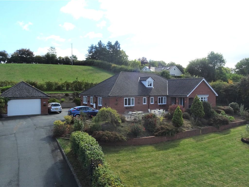3 bed bungalow for sale in Cilcewydd, Welshpool, Powys SY21 Zoopla