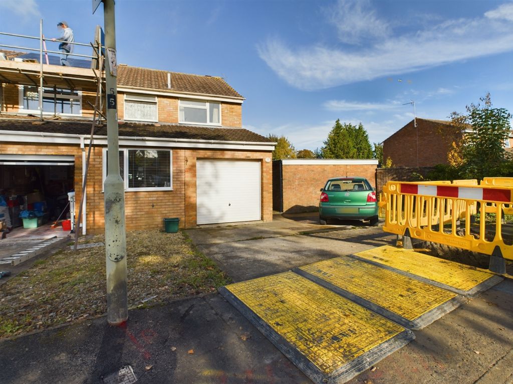 3 bed terraced house to rent in Church Drive, Quedgeley, Gloucester GL2