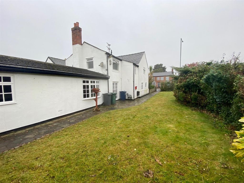 2 bed semidetached house to rent in Moss Lane, Burscough, Ormskirk L40