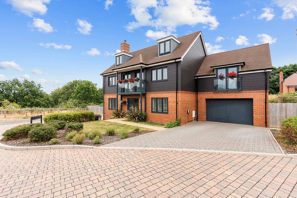 5 bed detached house for sale in Vantage Copse, Bursledon SO31 Zoopla