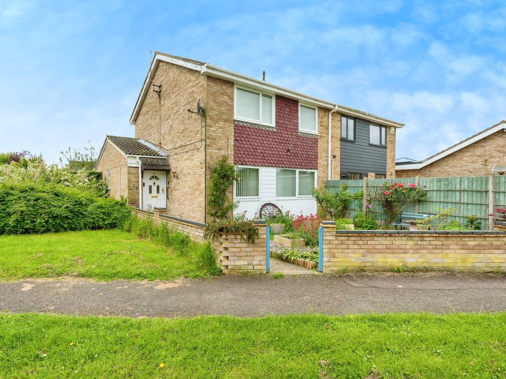 3 bed semidetached house for sale in Belvoir Walk, Bedford