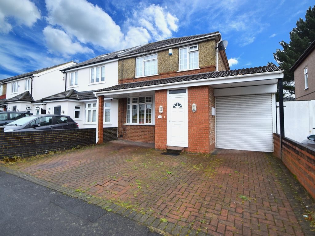 3 bed semidetached house for sale in Whiteford Road, Slough, Berkshire