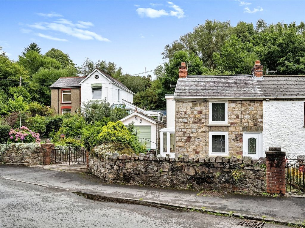 3 bed end terrace house for sale in Heol Giedd, Cwmgiedd, Ystradgynlais