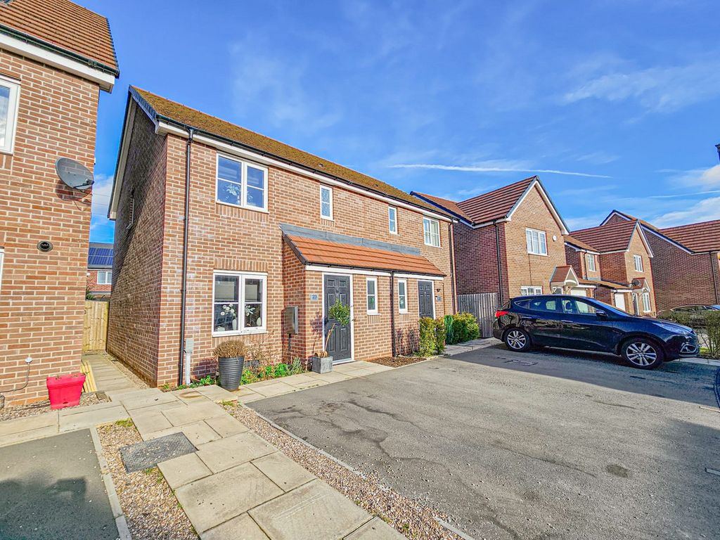 3 bed semidetached house for sale in Willow Way, Coventry CV3, £