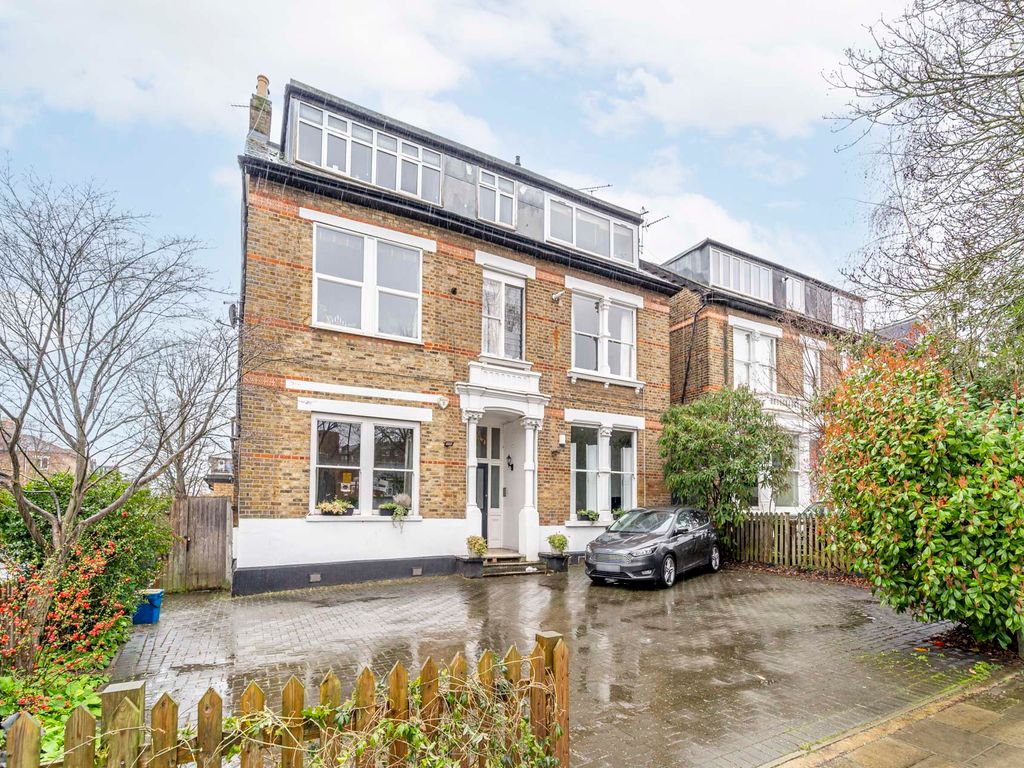 3 bed flat for sale in Queens Drive, London N4, £650,000 Zoopla