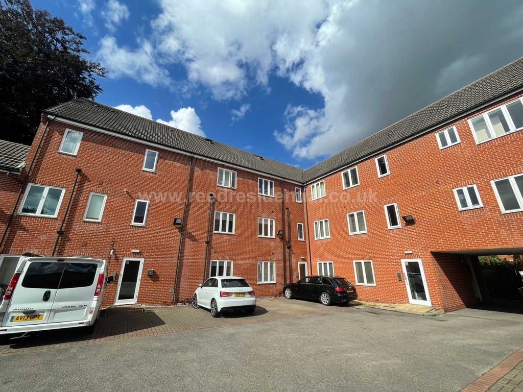 3 bed flat to rent in Brindley Court, Egerton Road, Nottingham NG5, £