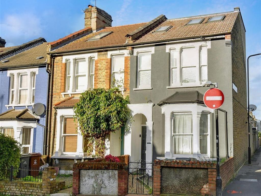 4 bed end terrace house for sale in Milton Road, London E17, £900,000