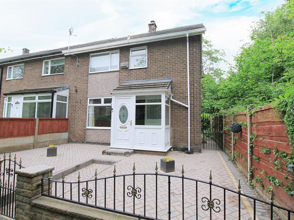 2 bed end terrace house for sale in Marlowe Walk, Denton, Manchester