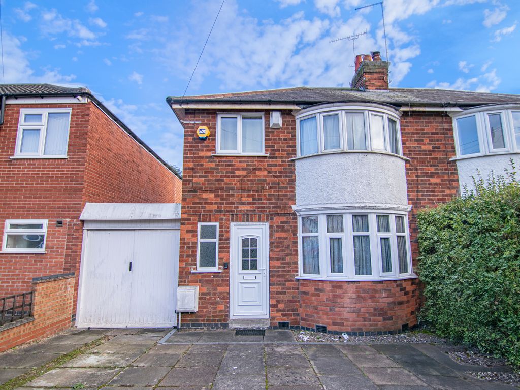 3 bed semidetached house for sale in Gwencole Crescent, Leicester