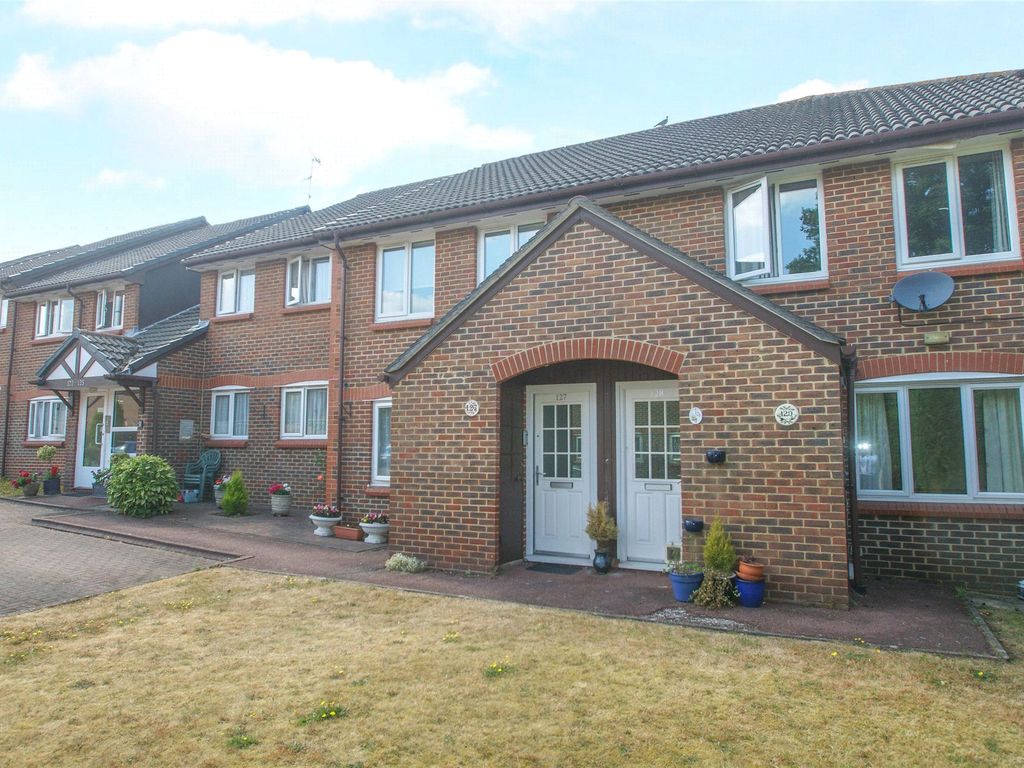 1 bed flat for sale in Acorn Drive, Wokingham, Berkshire RG40, £200,000