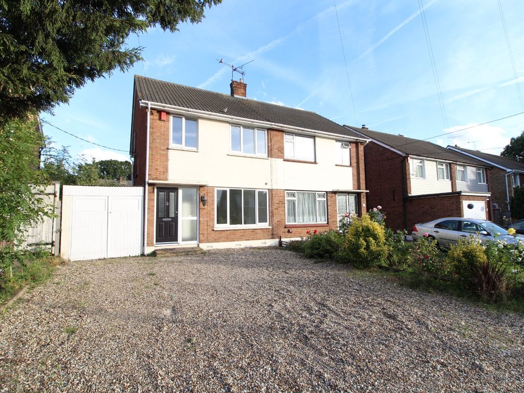 3 bed semidetached house to rent in Stanley Road, Benfleet SS7, £1,550