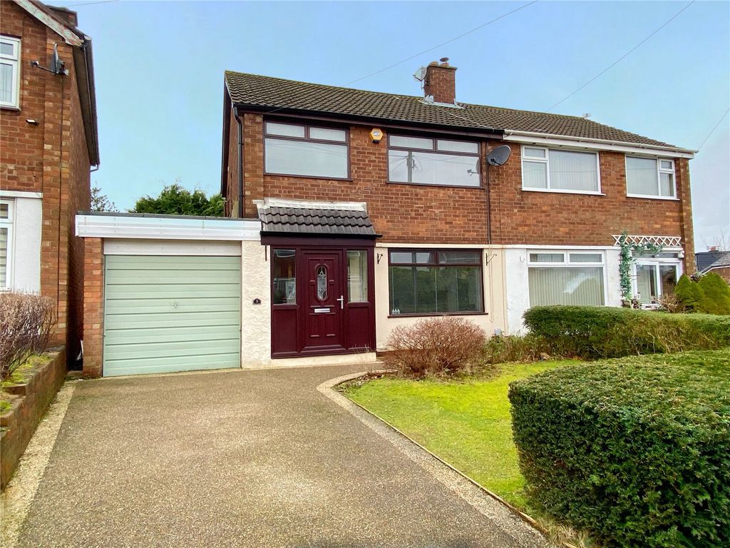 3 bed semidetached house for sale in Gawthorpe Close, Bury, Greater