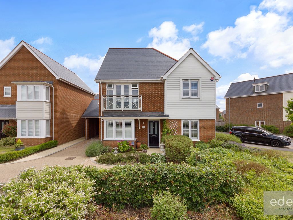 4 bed detached house for sale in Barrow Hill Close, Snodland ME6 Zoopla