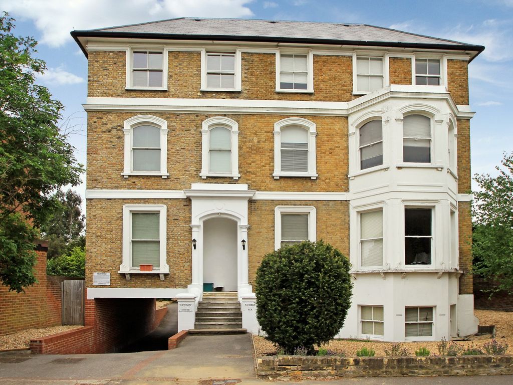 1 bed flat to rent in Berrylands, Surbiton KT5, £1,300 pcm Zoopla