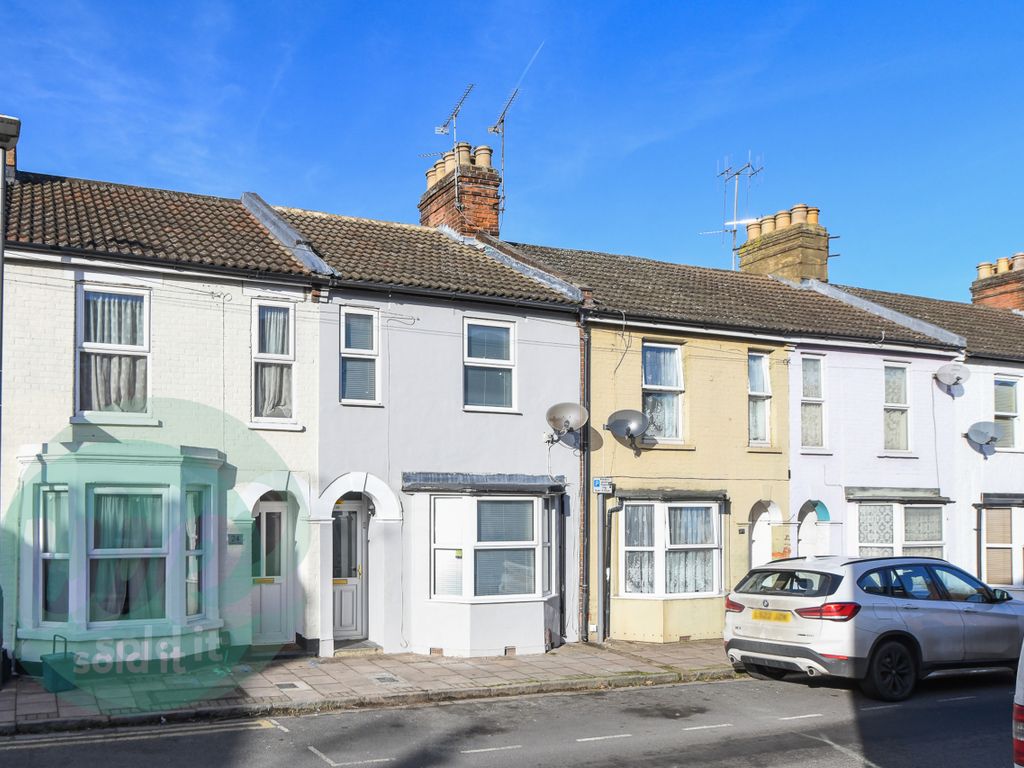 3 bed terraced house for sale in Queens Park, Aylesbury