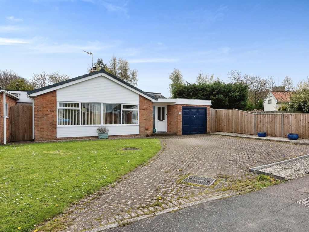 3 bed detached bungalow for sale in Mayfield Way, Mendlesham