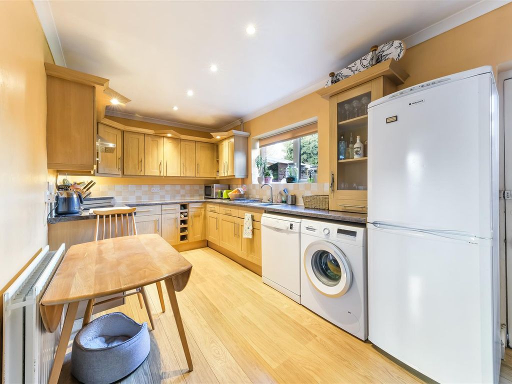 2 bed property for sale in Sutton Gardens, Merstham, Redhill RH1, £