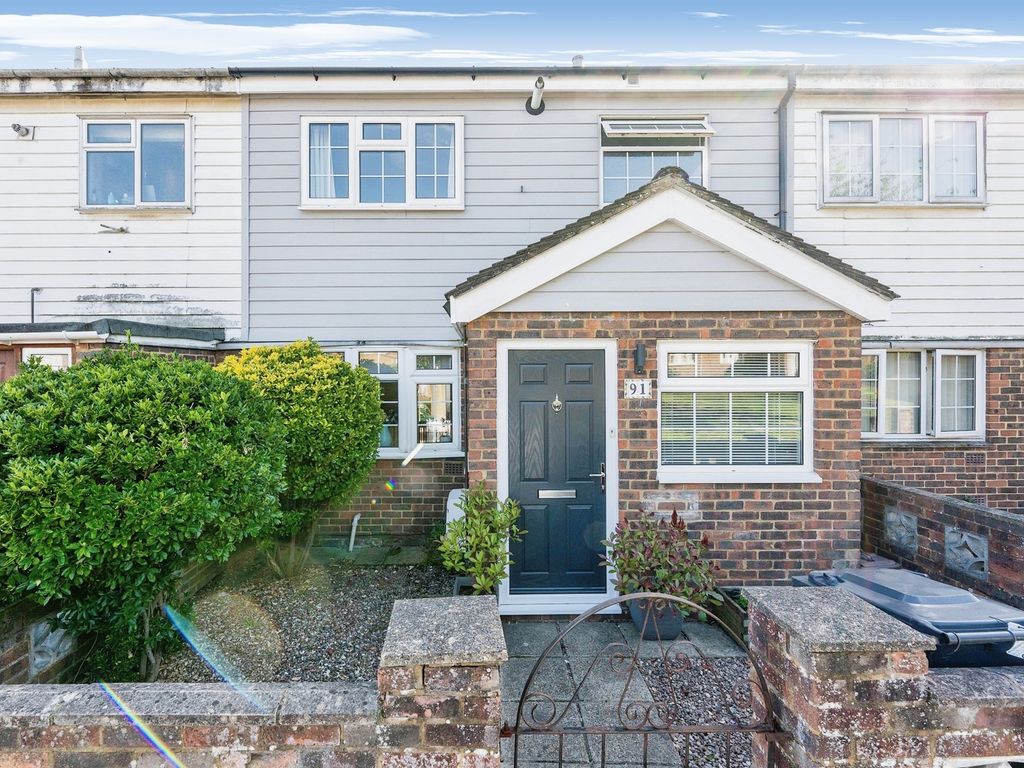 3 bed terraced house for sale in Silverfield, Broxbourne EN10, £440,000