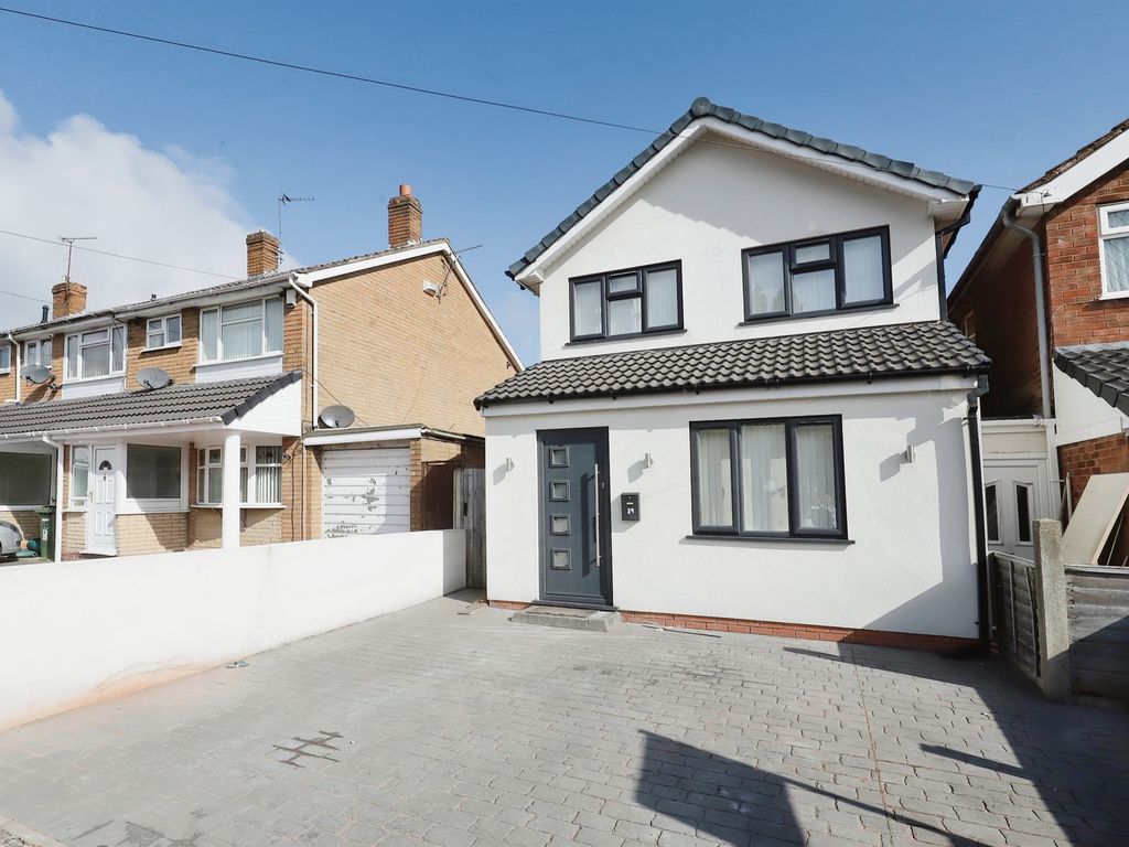 3 bed detached house for sale in Needwood Close, Goldthorn Hill