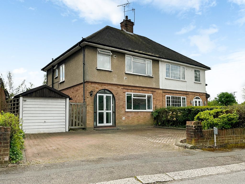 3 bed semidetached house for sale in Poundfield, Watford WD25, £