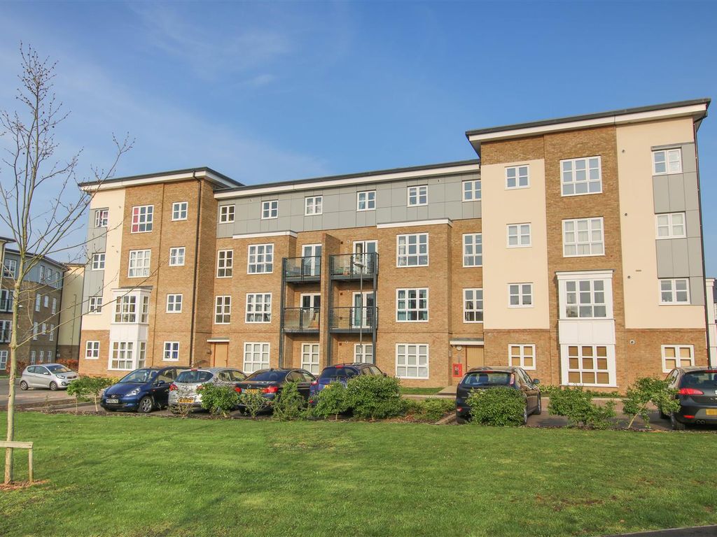 2 bed flat for sale in Gwendoline Buck Drive, Aylesbury HP21 Zoopla