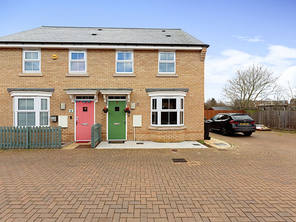 3 bed semidetached house for sale in Dempster Court, Brooklands
