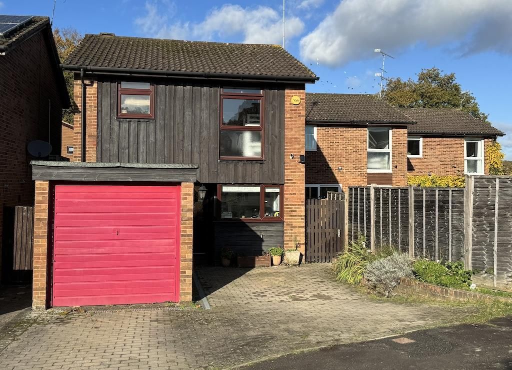 3 bed detached house for sale in Calluna Drive, Copthorne, Crawley RH10
