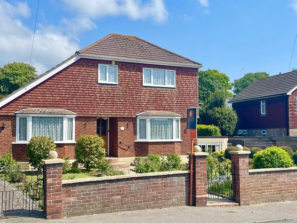 4 bed detached house for sale in Hoads Wood Road, Hastings TN34, £