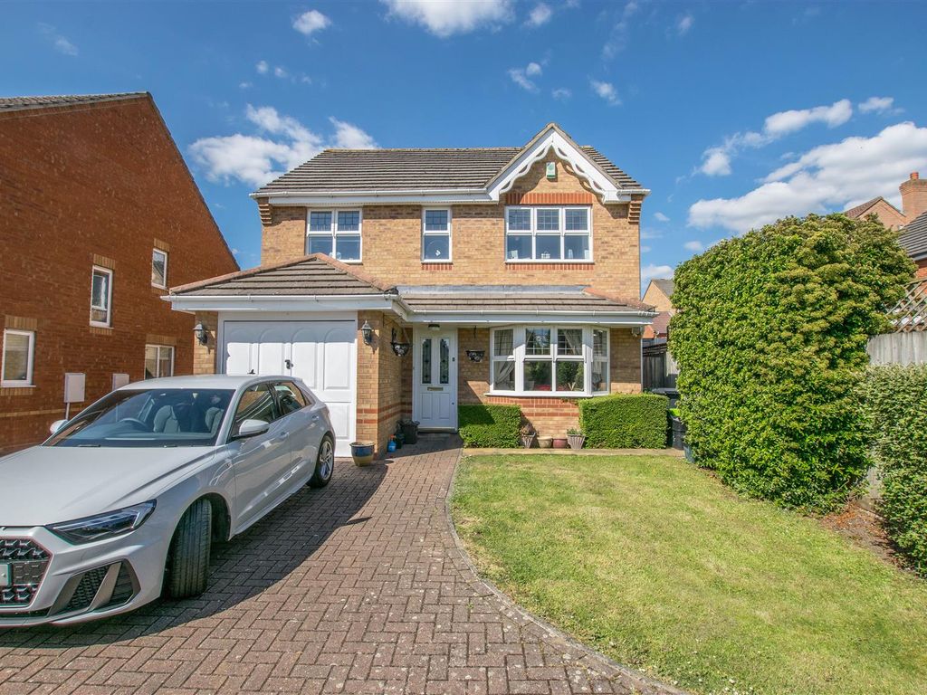 4 bed detached house for sale in Higgins Road, Cheshunt, Waltham Cross