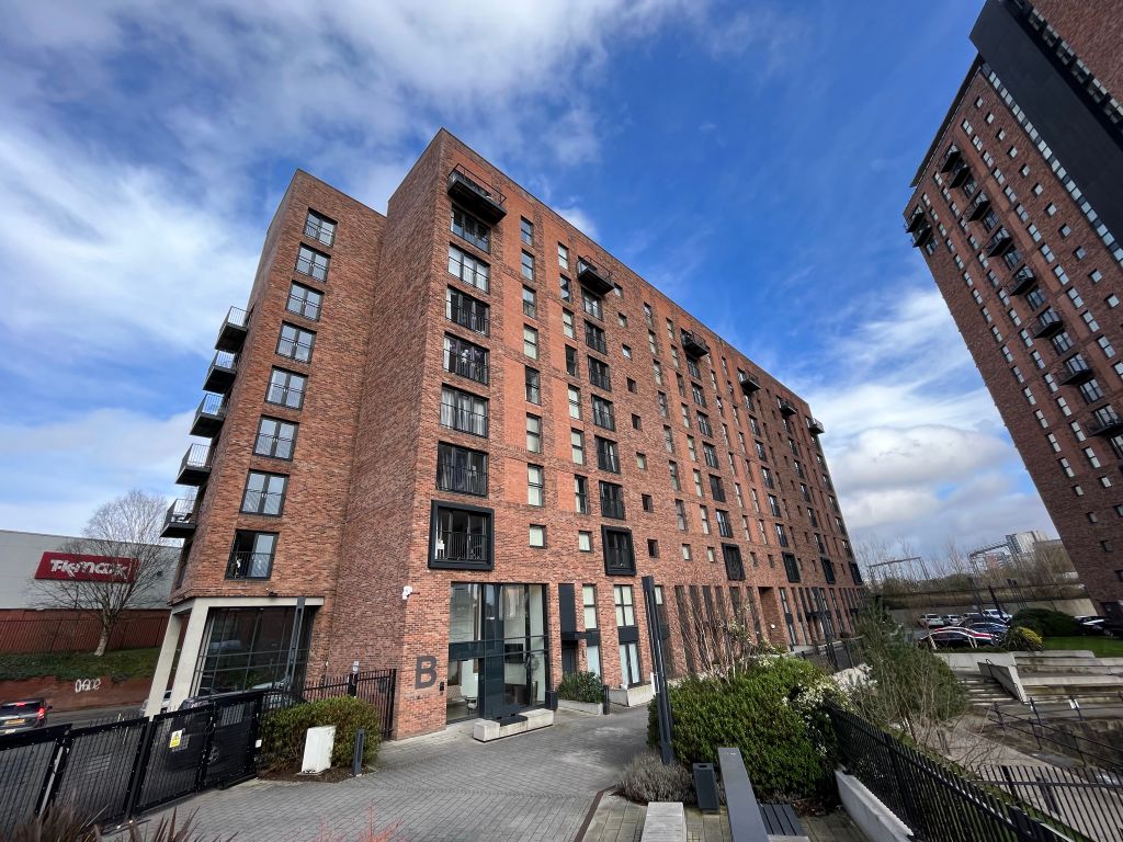 2 bed flat to rent in Ordsall Lane, Salford M5, £1,250 pcm Zoopla