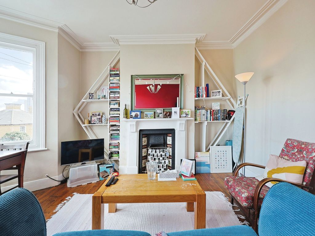 2 bed flat for sale in Merton Road, Wandsworth SW18, £485,000 Zoopla