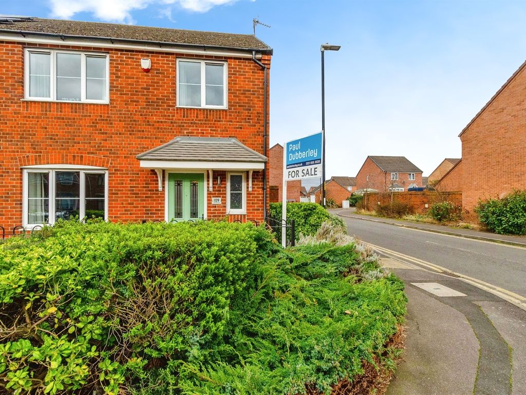 4 bed semidetached house for sale in Stafford Road, Darlaston