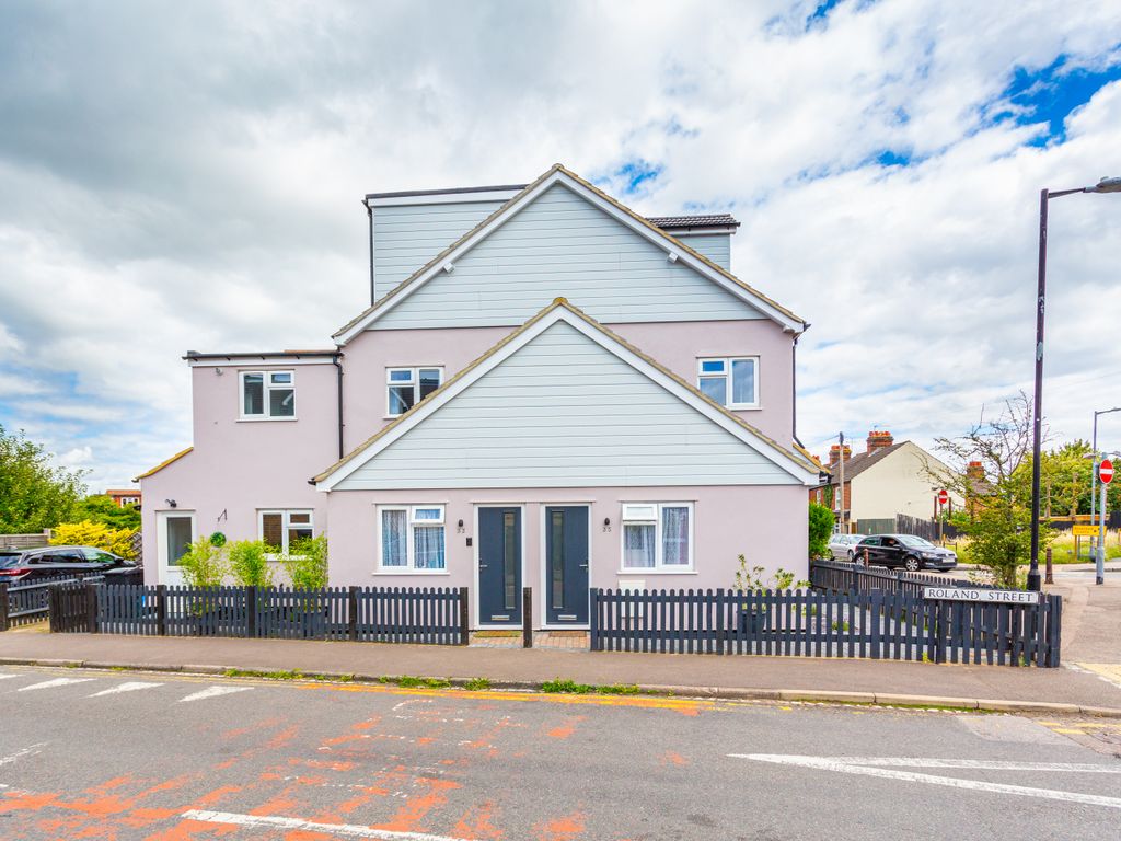 2 bed flat to rent in Roland Street, St Albans, Herts AL1, £1,400 pcm