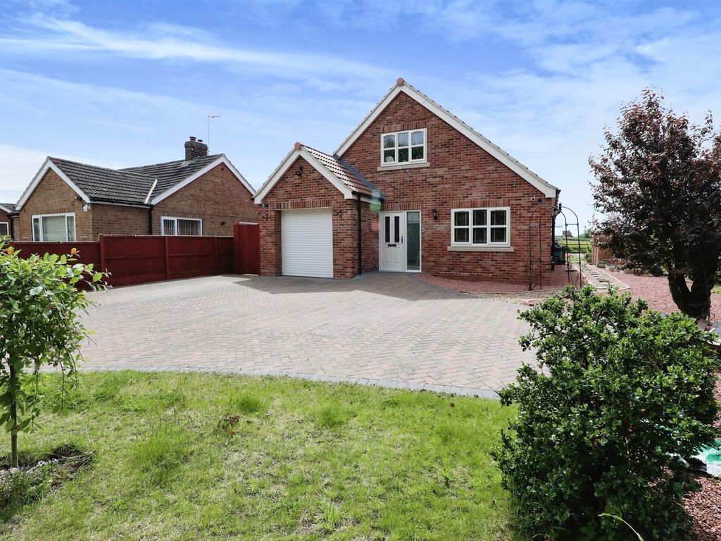 4 bed detached bungalow for sale in Church Lane, Clarborough, Retford