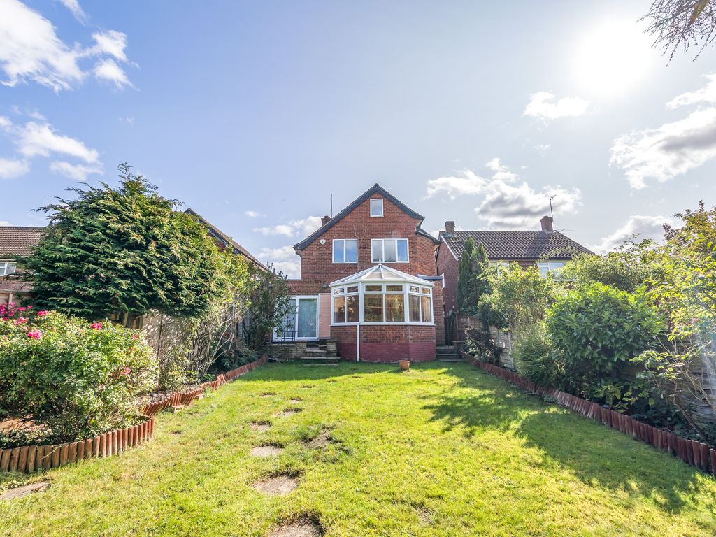 4 bed semidetached house for sale in Cotswold Avenue, Bushey WD23, £