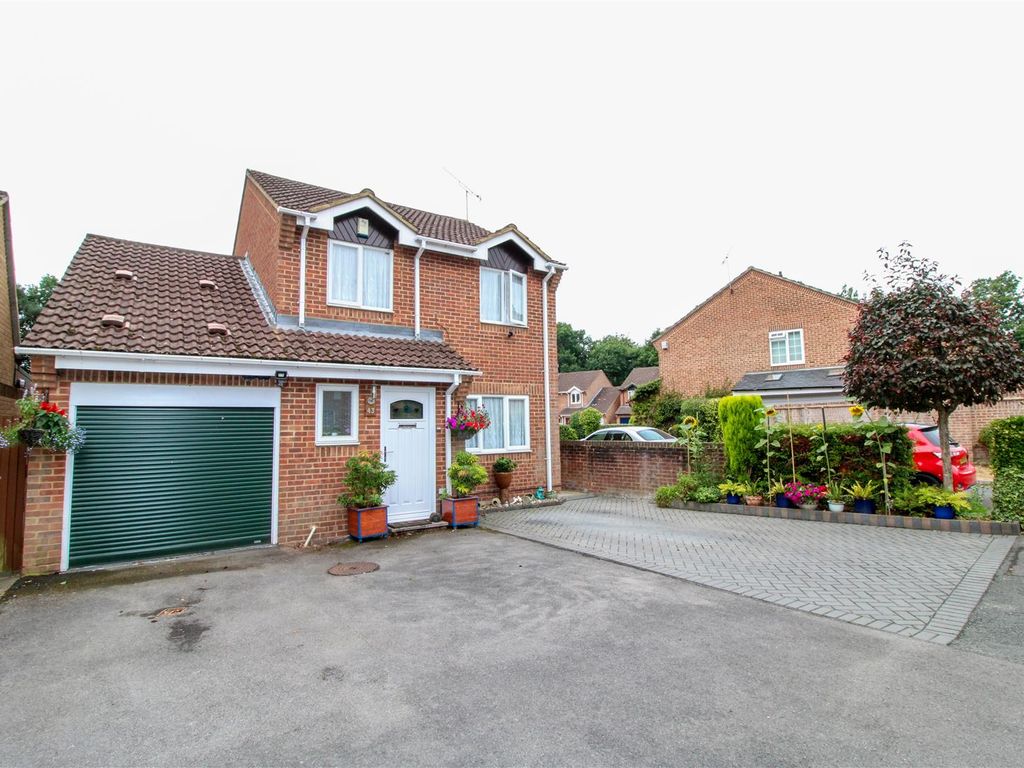 4 bed detached house for sale in Marlborough View, Farnborough GU14