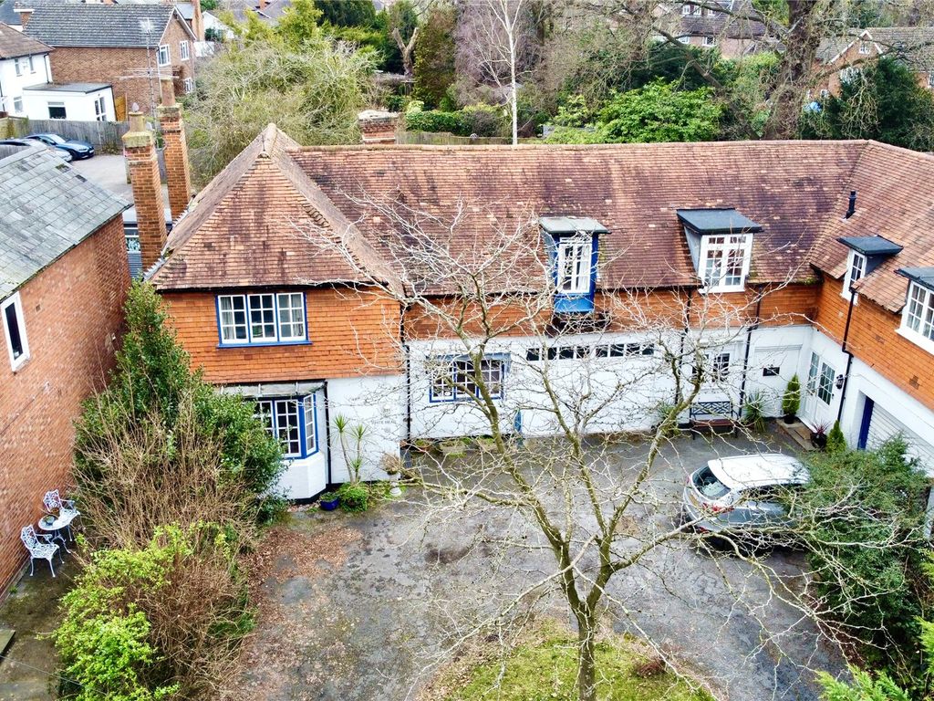 4 bed semidetached house for sale in Wiltshire Road, Wokingham