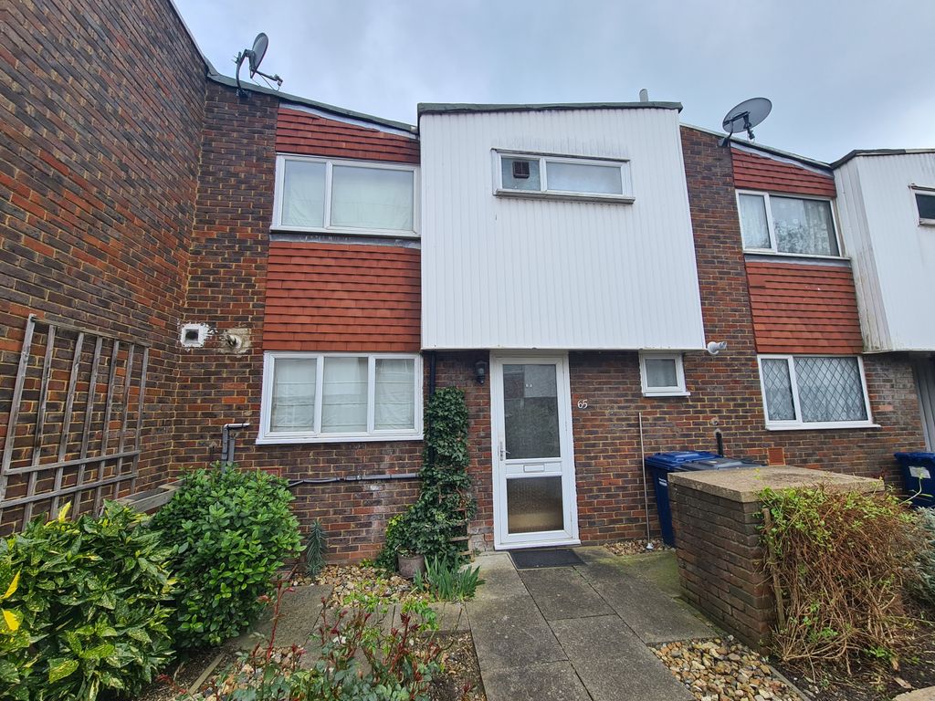 3 bed terraced house to rent in Frobisher Court, Hazel Close NW9, £