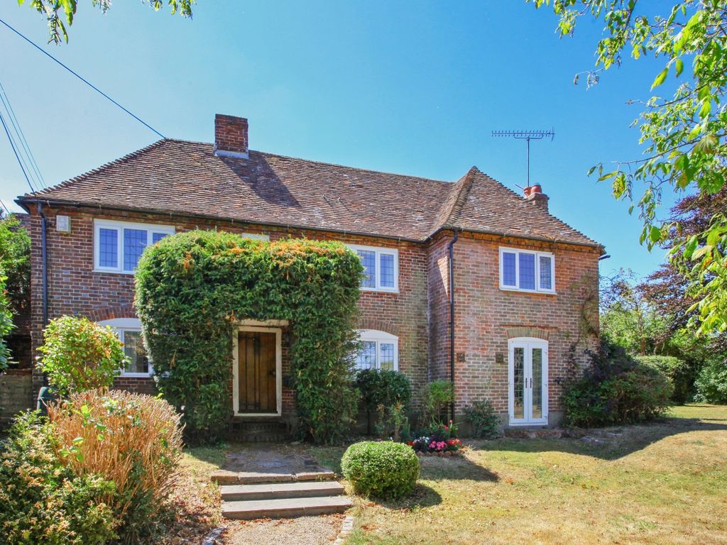 5 bed detached house to rent in Pay Street, Hawkinge, Folkestone, Kent