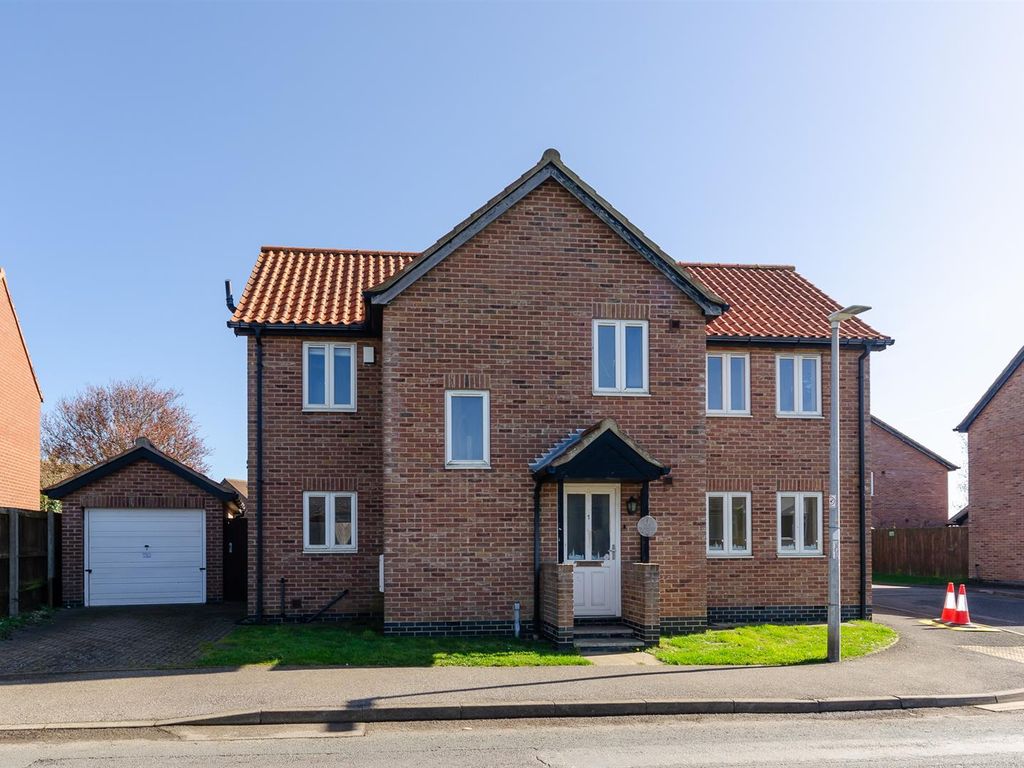 4 bed detached house for sale in The Brambles, Easington, Hull HU12, £