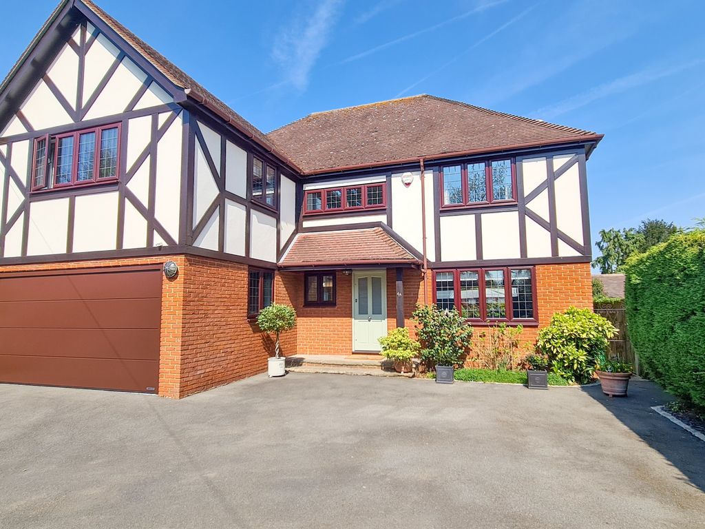 4 bed detached house for sale in Ouseley Road, Wraysbury, Staines TW19